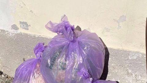 Malata di covid: "Quei sacchetti viola esposti fuori dalle case che ci marchiano come appestati"