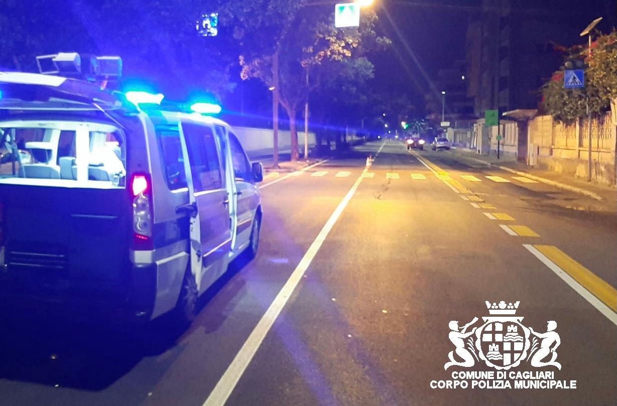 Cagliari, travolto mentre attraversa la strada al Poetto: 62enne muore in ospedale 