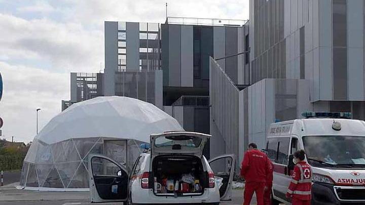 Il Covid fa ancora strage: altri 8 morti In 24 ore 119 apuani positivi al virus