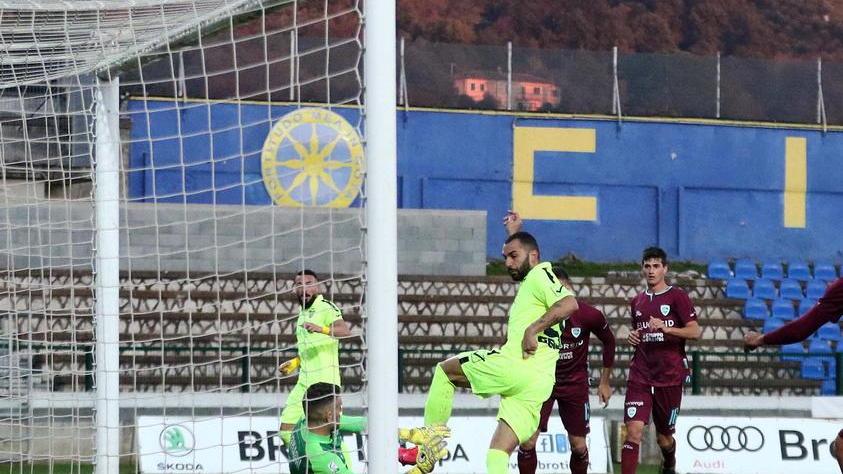 Uno-due di Foresta e Infantino, Olbia ko È una Carrarese che autorizza bei sogni