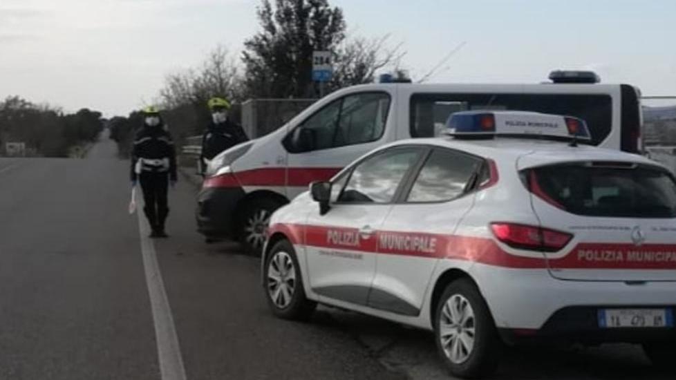 Al volante col cellulare controlli serrati dei vigili per un’altra settimana