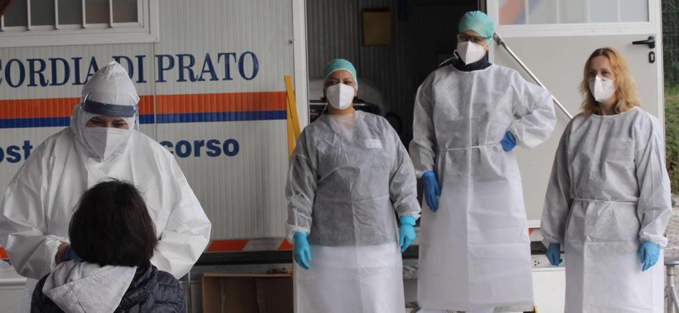 Covid: calano i ricoveri ma ci sono ancora 5 morti 