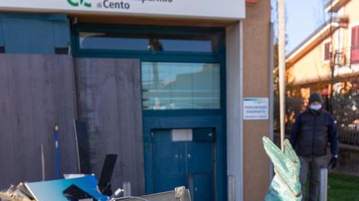 Caricento al lavoro «Sarà ripristinato il bancomat distrutto»