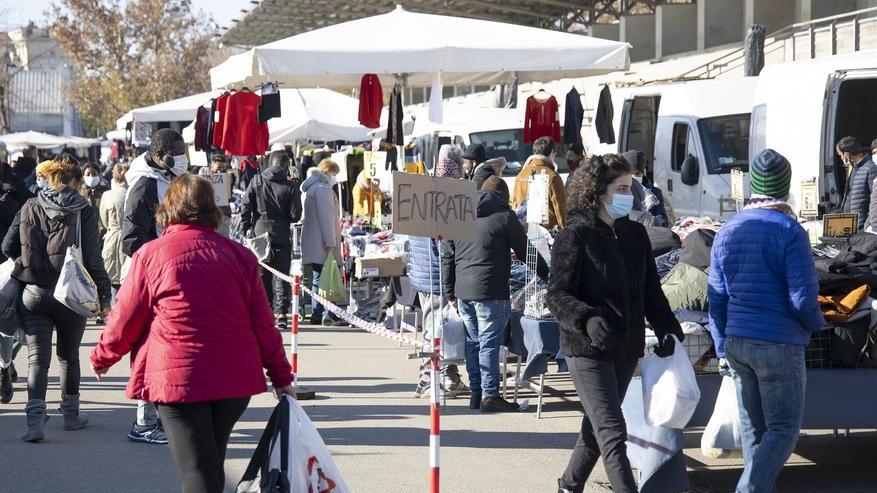 Modena Distanziamento e mascherine, ma il mercato del lunedì c’è