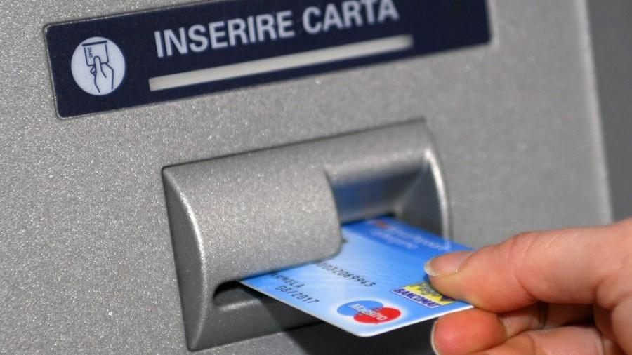 Attacchi informatici alle banche: sgominata la banda che svuotava i bancomat. Collegamenti anche a Modena