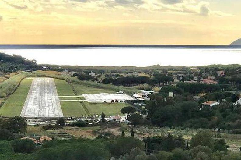 “Mayday”, l’aeroporto chiede aiuto: «L’Elba rischia di restare senza scalo» 