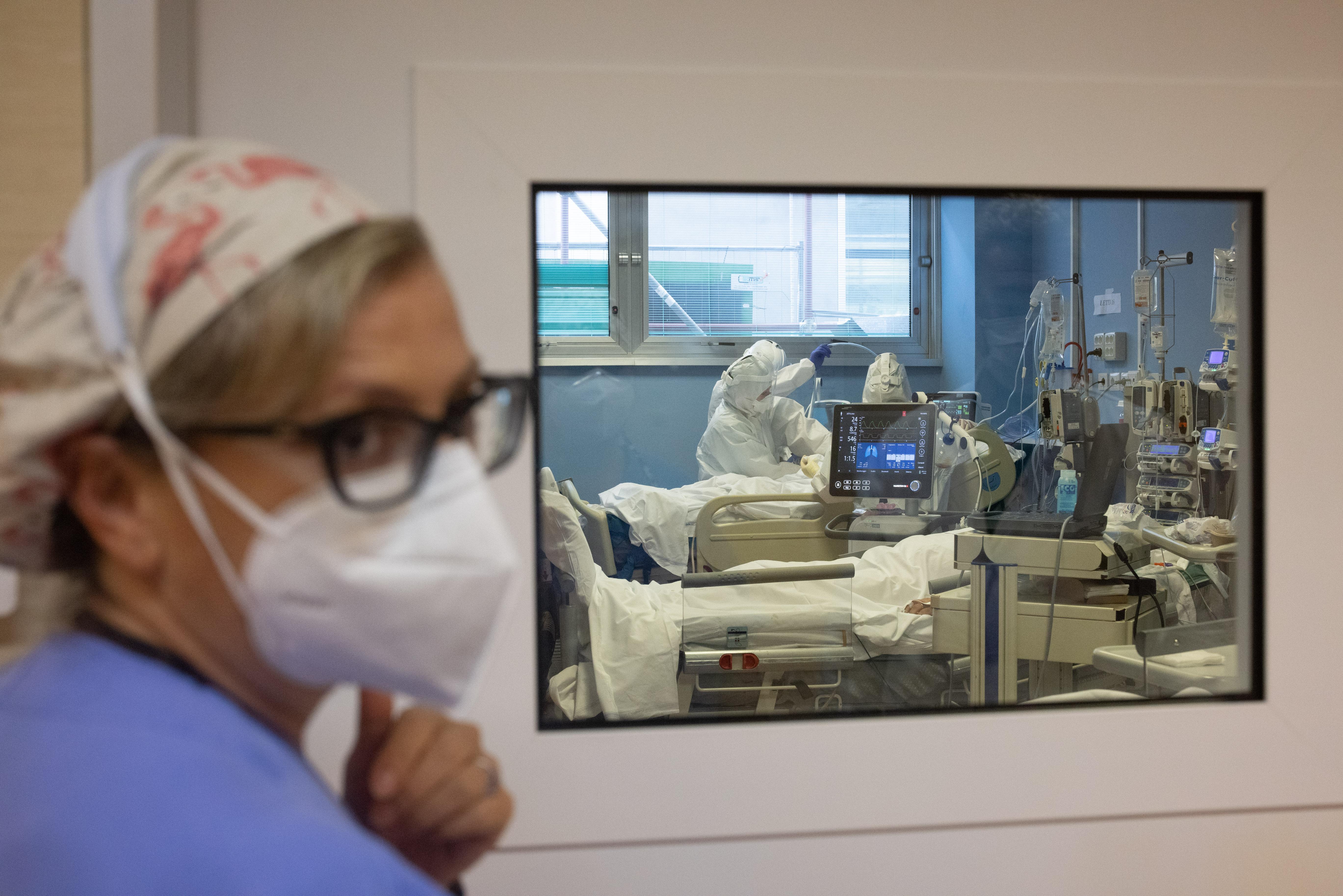 La terapia intensiva Covid dell'ospedale di Ponte a Niccheri (foto Massimo Sestini)