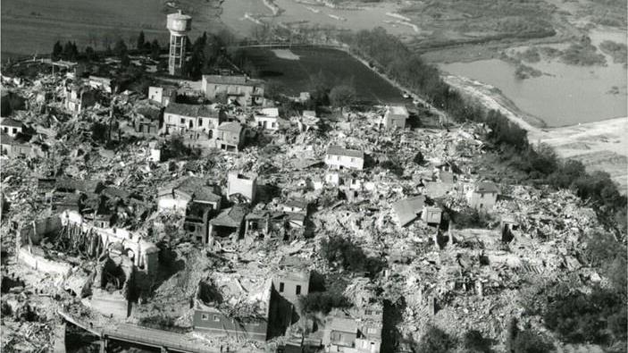 Le macerie di Sant'Angelo dei Lombardi nel novembre 1980