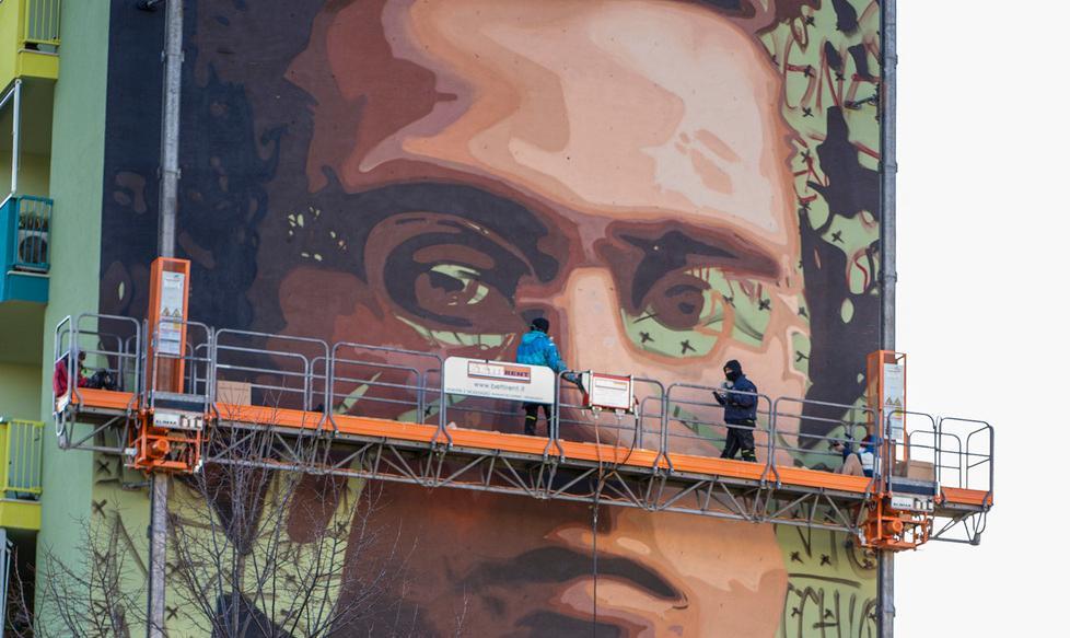 Un murale per Gramsci sulla casa popolare Ed è polemica politica
