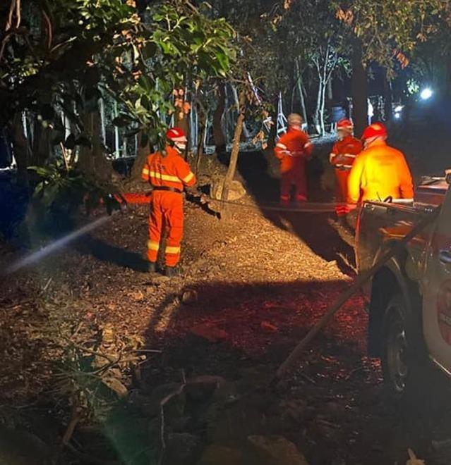 Brucia l’erba con il vento: bosco a fuoco a Castellaccio