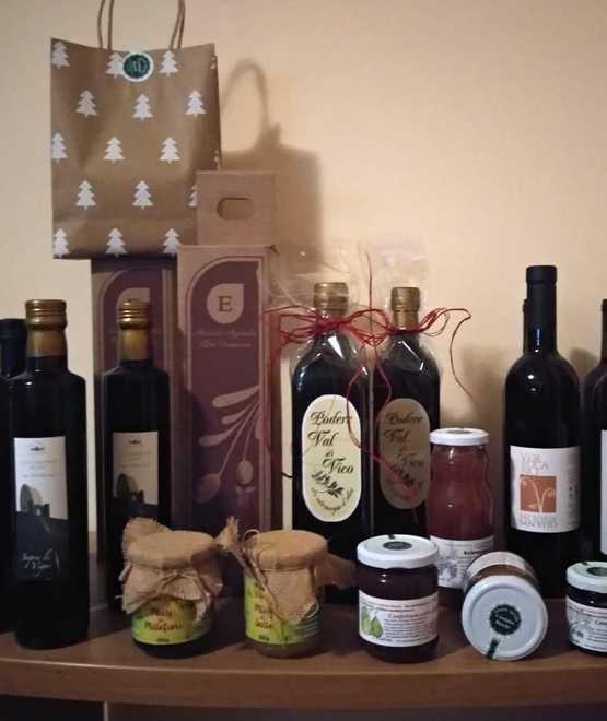 «Caffè, cene e regali comprateli a Calci» 