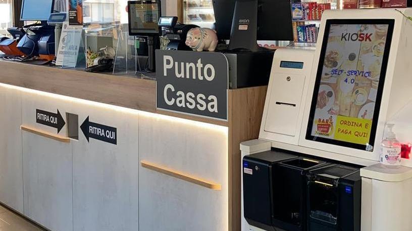 Bar solo da asporto? Il “Revival” col drive in consegna sigarette e caffè caldo in auto
