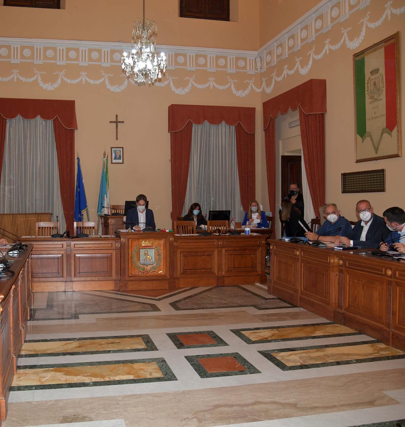 La Maddalena, giovedì mattina consiglio comunale