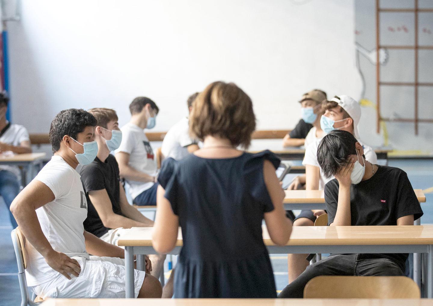 Buddusò: oltre 100 casi scatta la chiusura totale Studenti a casa a Badesi