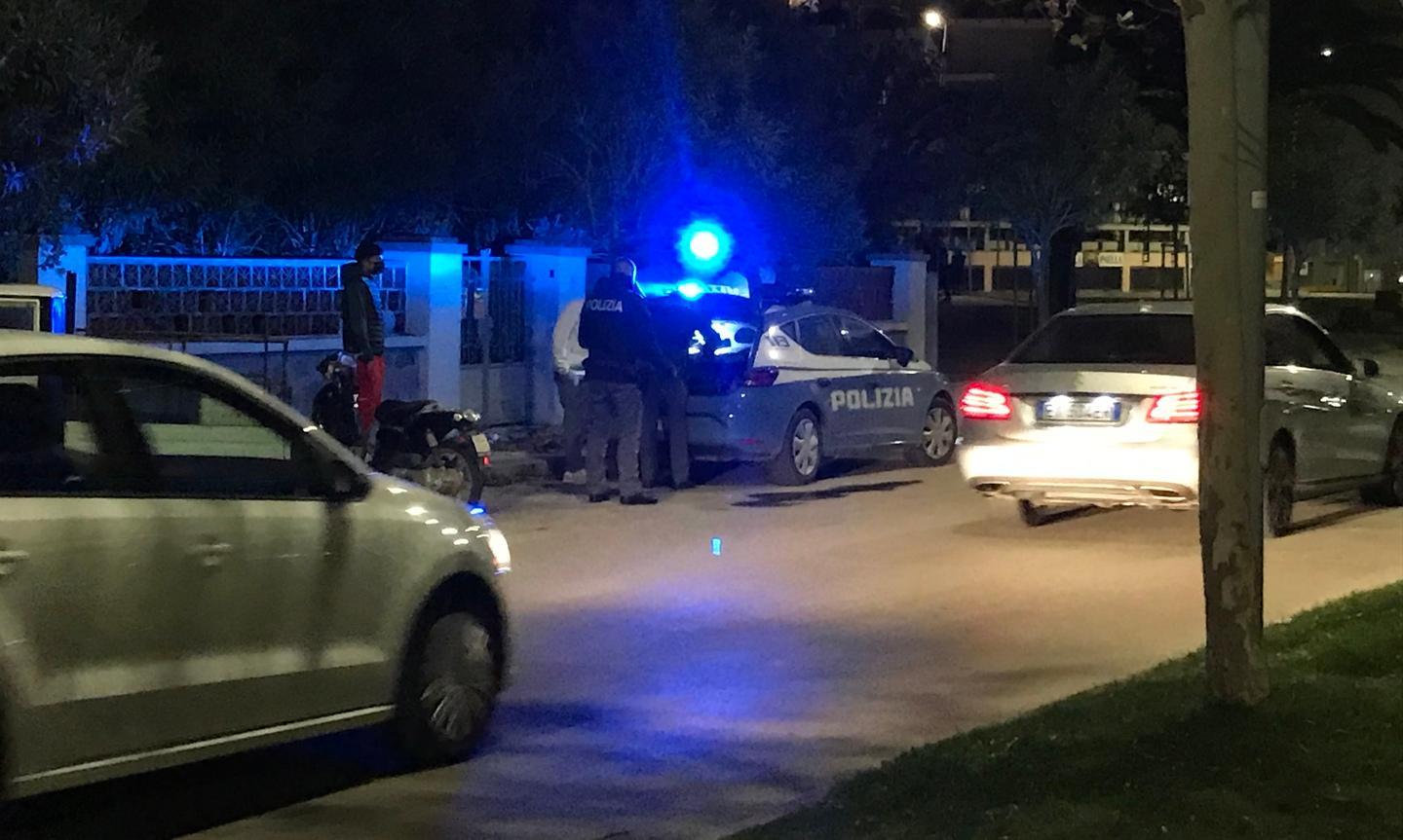 Via Lido, scooter investe una cameriera durante il servizio