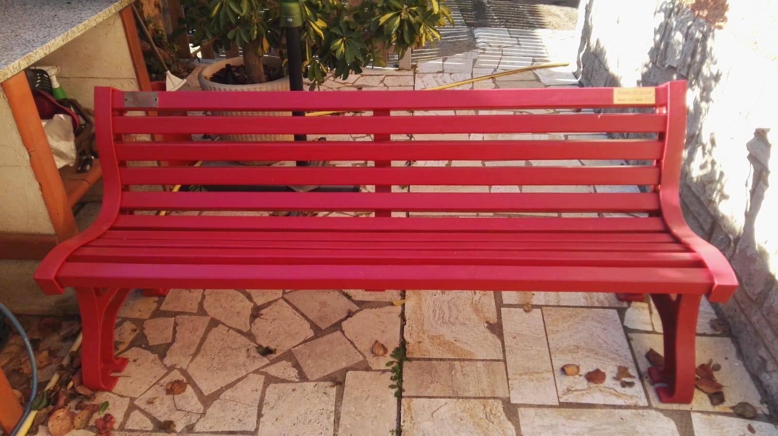 Panchine rosse ed eventi Facebook: gli appuntamenti