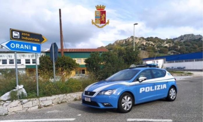 Un'auto della polizia a Orani