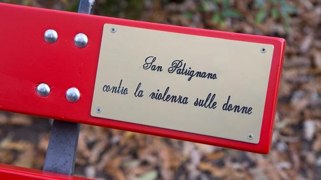 Violenza donne: una panchina rossa a San Patrignano