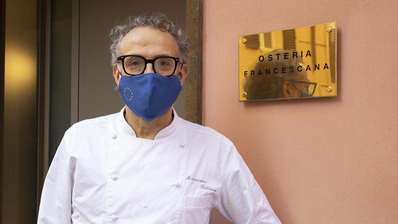 Modena, chef Bottura conferma le tre stelle Michelin e conquista la quarta per l'Ambiente