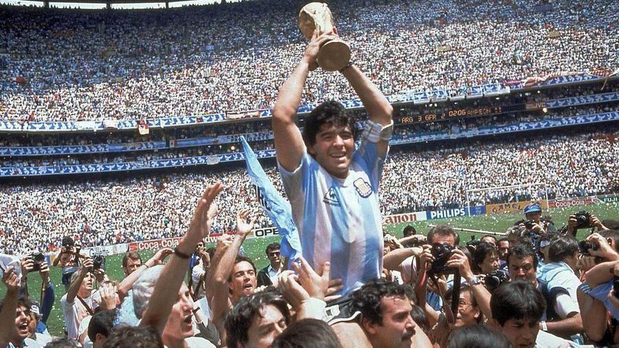 È morto Diego Armando Maradona