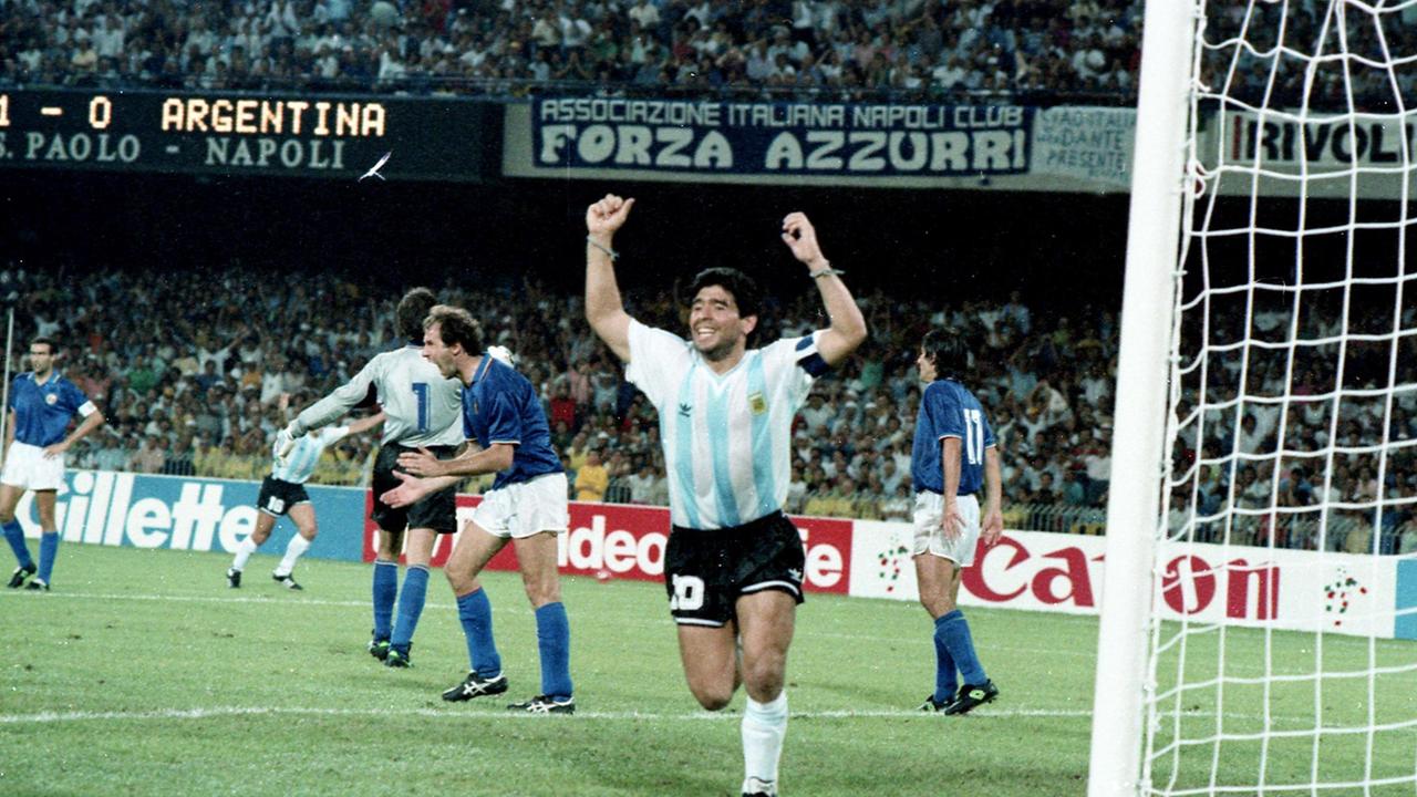 Il calcio ha perso il suo dio, è morto Diego Armando Maradona