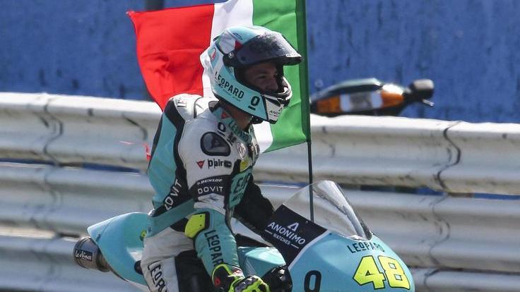 Lorenzo Dalla Porta quando ha vinto il campionato di Moto3