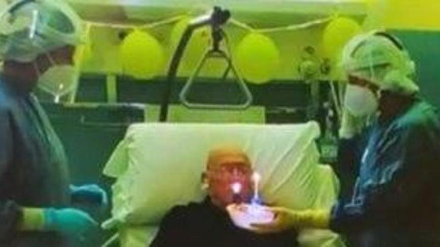 Festa per il nonno ricoverato: «Grazie a tutto il reparto»