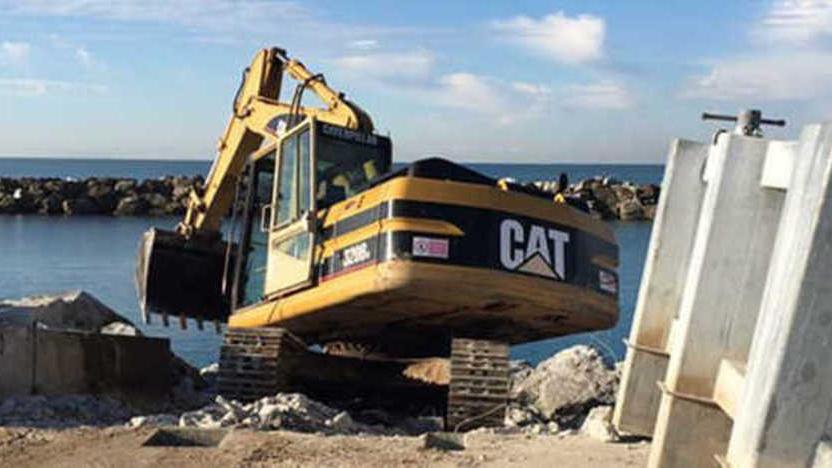 Scivolo di alaggio e scogliere, cantieri a Marina
