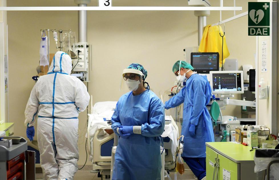 Contagi in flessione, sale il numero dei guariti 