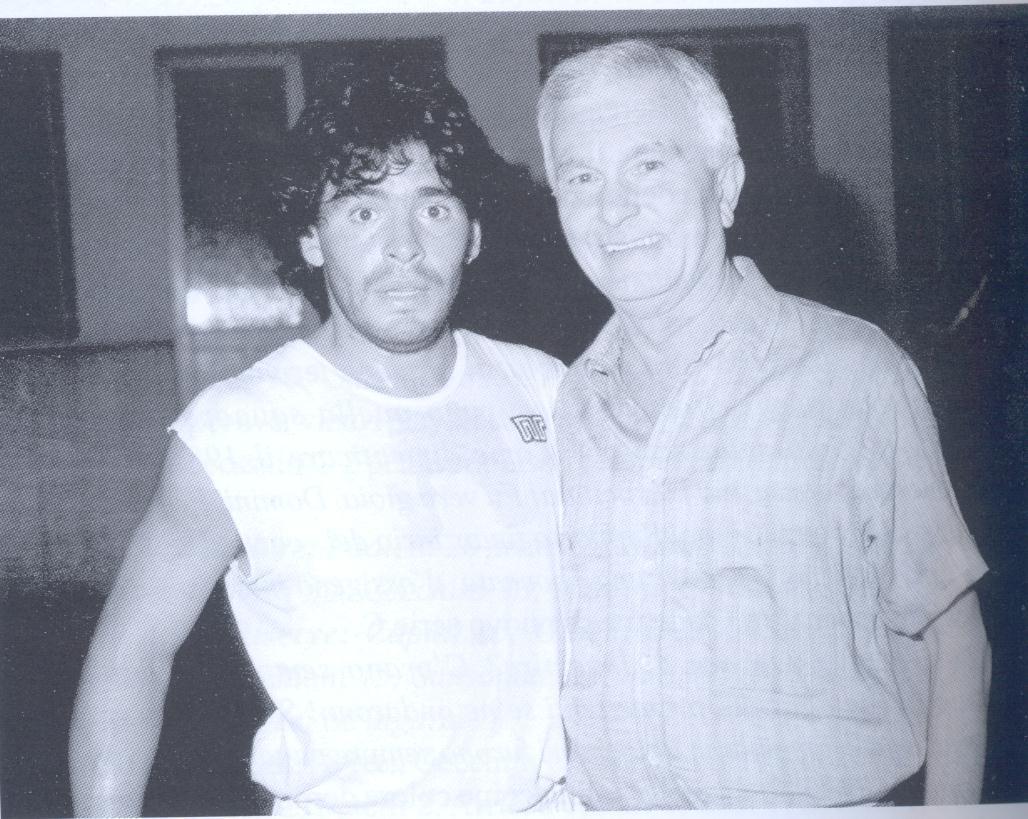 Maradona con Franco Malpighi,allora dirigente del Modena