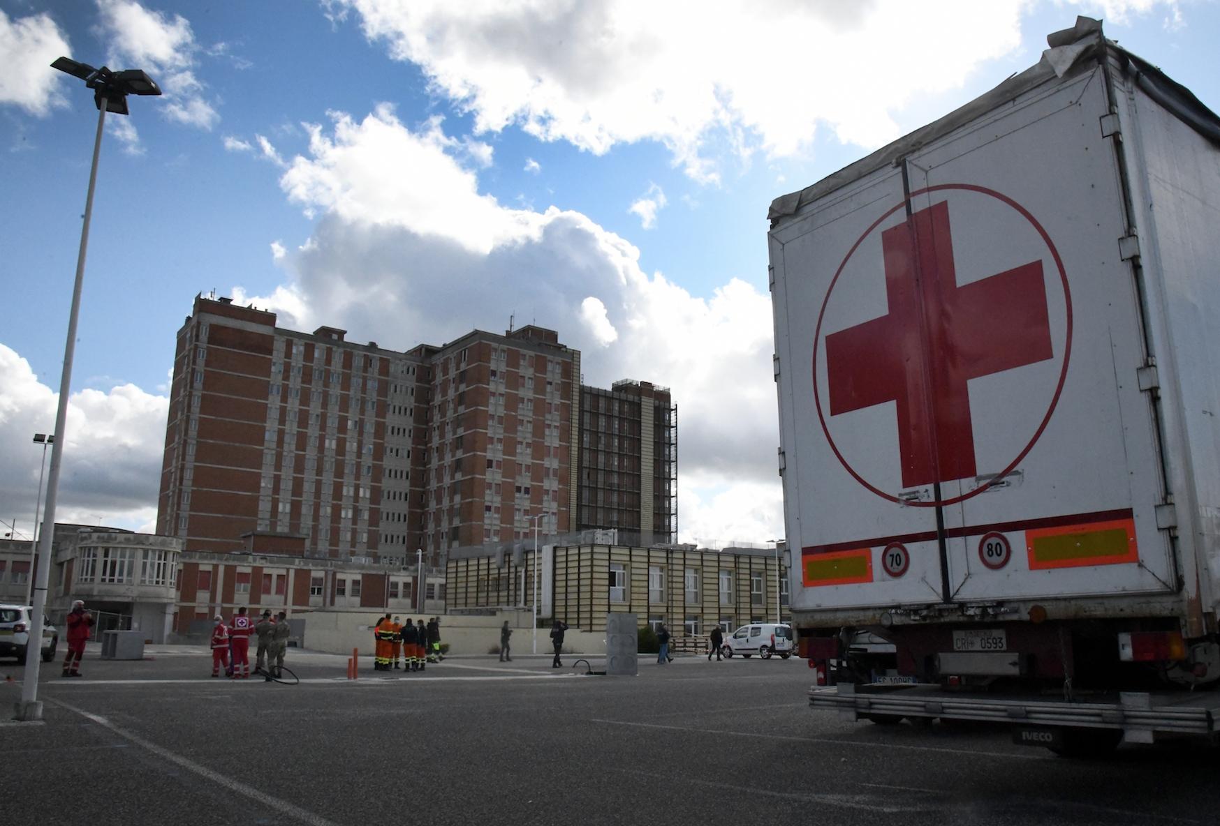 Covid a Nuoro, "Senza di noi si lascerà morire": appello inascoltato delle sorelle, Franco è morto