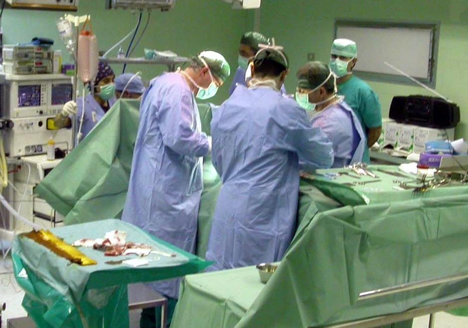 Ferrara, uomo di 51 anni salvato da un infarto: preso in tempo davanti all’ospedale 
