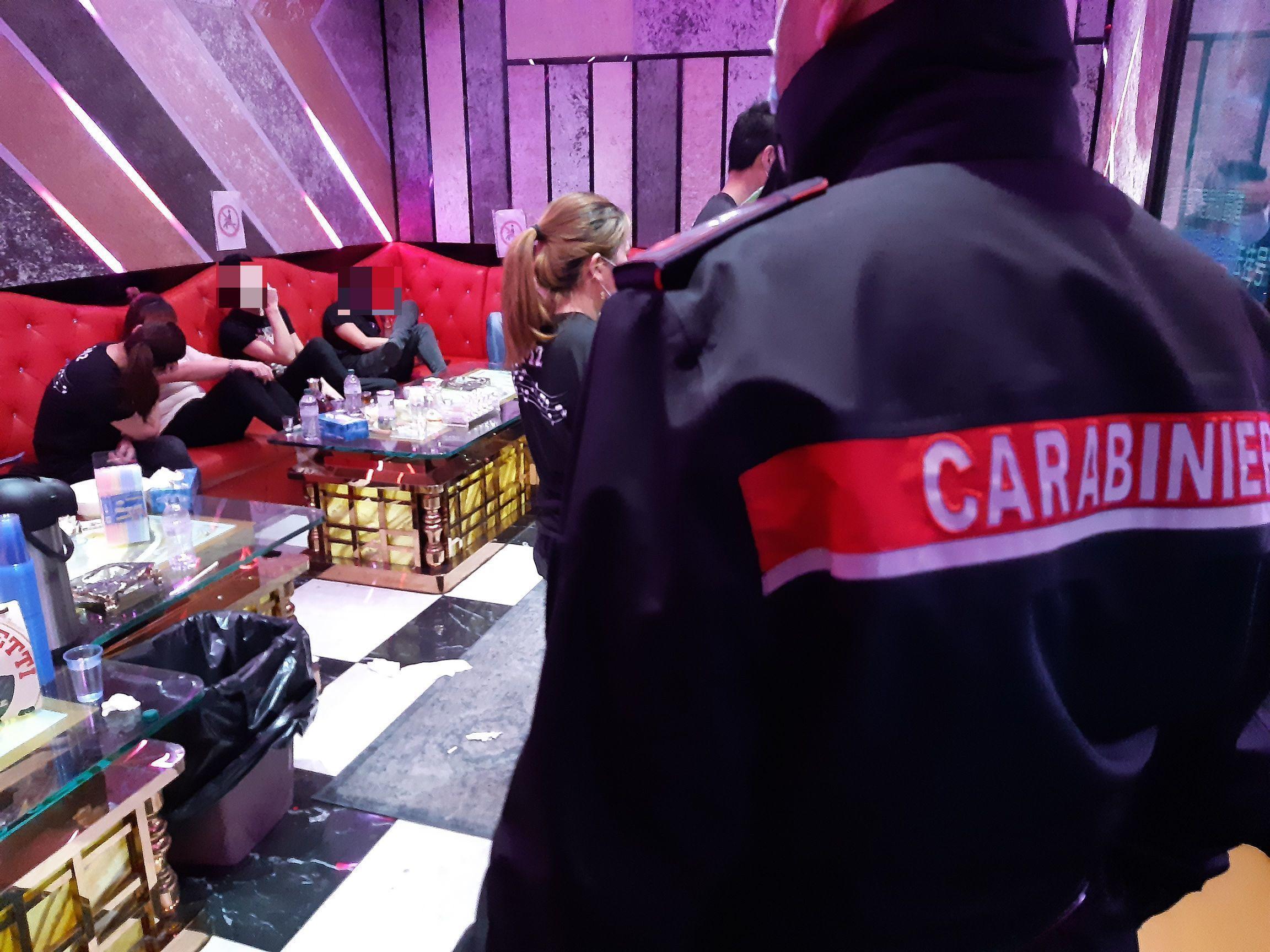Il controllo dei carabinieri nel locale cinese