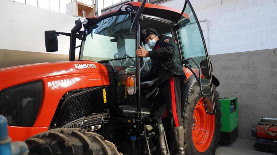 Stroncato giro di trattori rubati: la base logistica, il blitz dei carabinieri e il valore della refurtiva