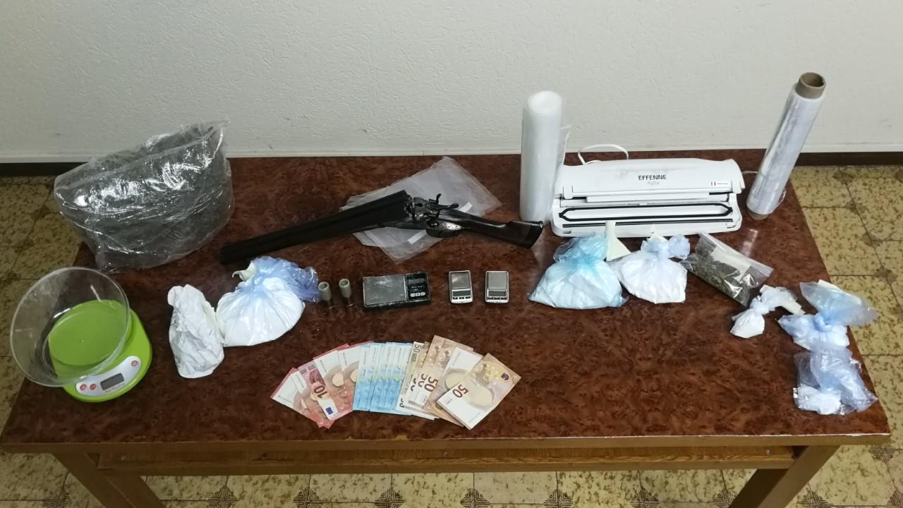 Olbia, cocaina, marijuana e armi a casa: tre arresti 
