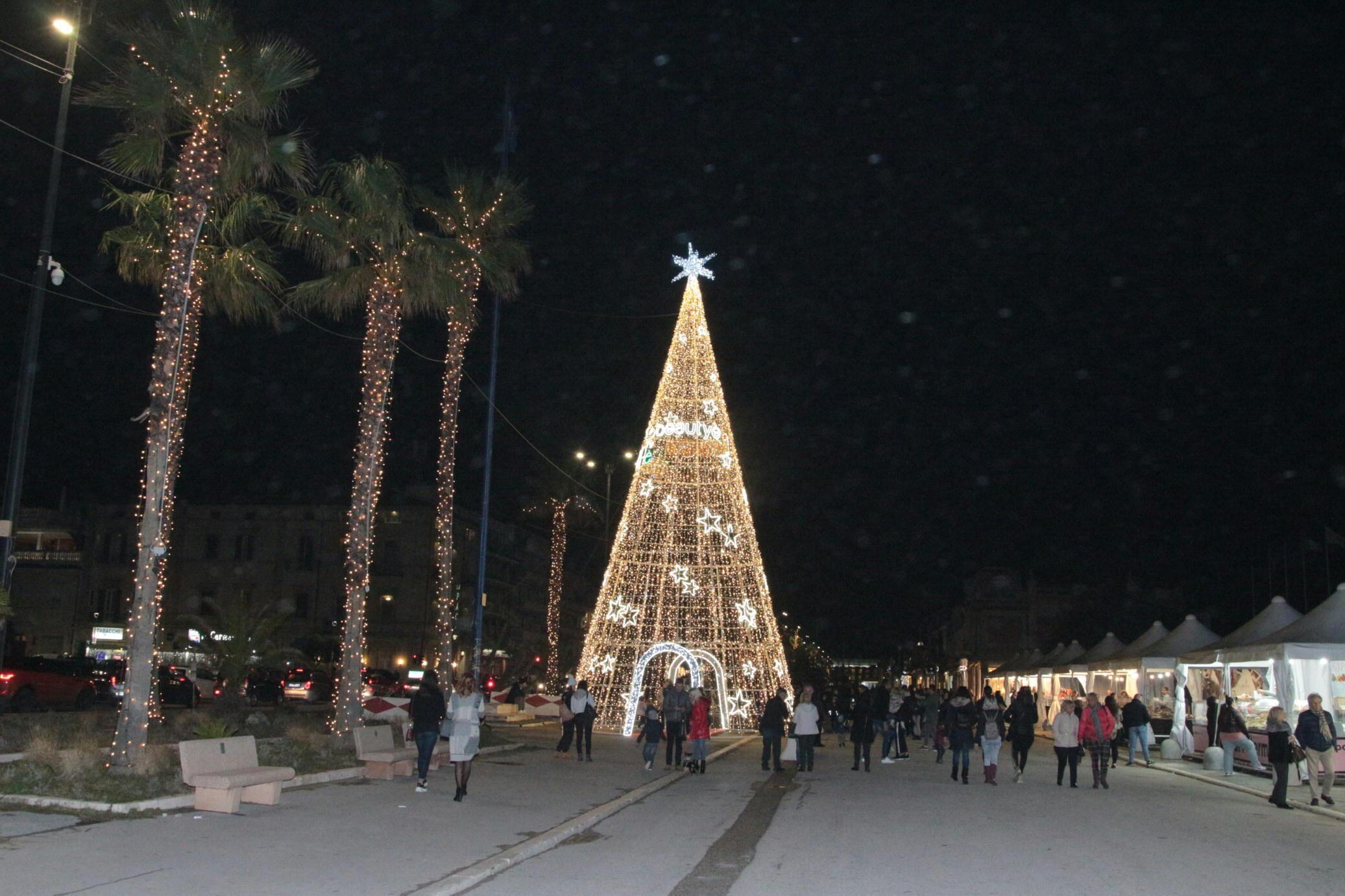 Un patto versiliese per salvare lo shopping di Natale