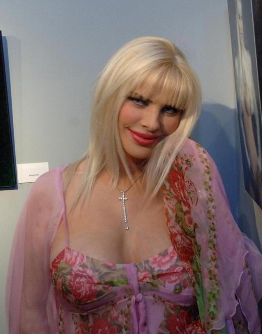 Cicciolina compie 69 anni e il sito porno la omaggia con un premio alla carriera