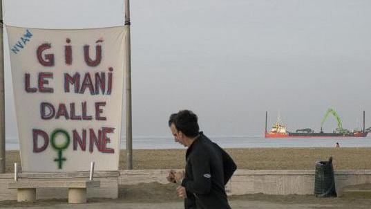 Violenza contro le donne in 110 partecipano alla catena umana online