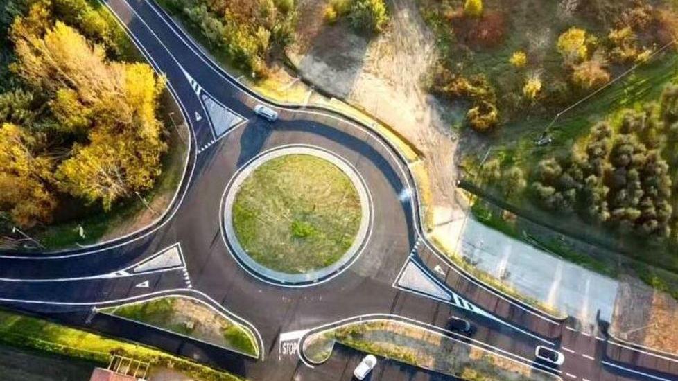 La nuova rotatoria ripresa dall’alto