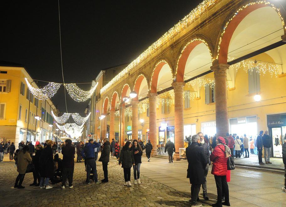 Da domani le luminarie per le festività