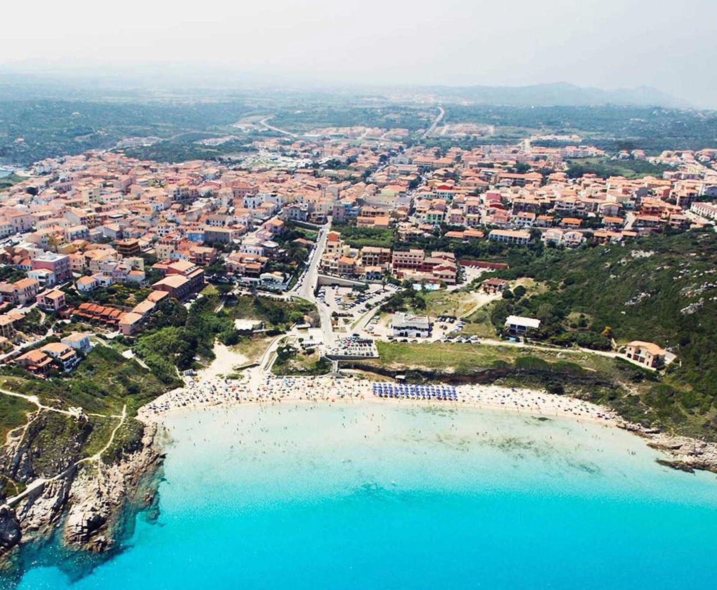 Meno auto a Capo Testa e una app per le spiagge 