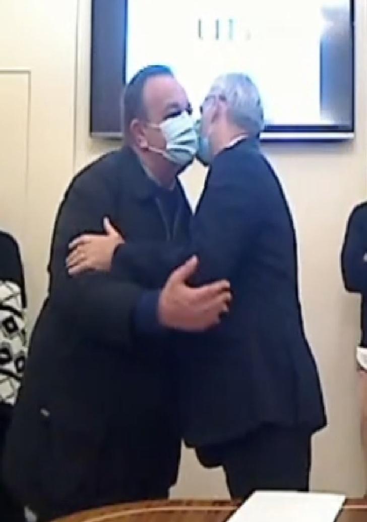 Obiettivo raggiunto con sessanta voti dei suoi ex avversari 