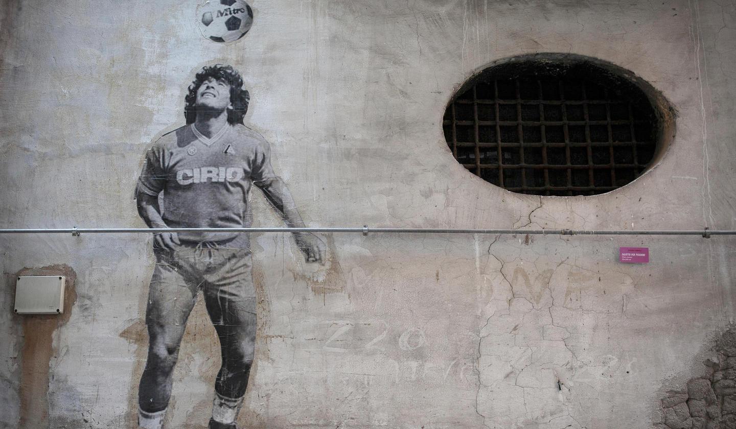 La stella si è spenta addio a Maradona 