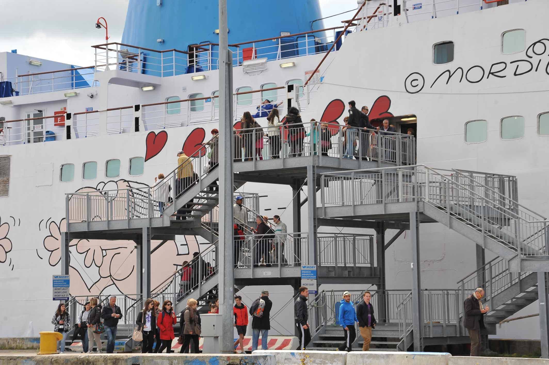 Elba, un’estate affollata e la tassa di sbarco resiste al Covid con un piccolo calo 