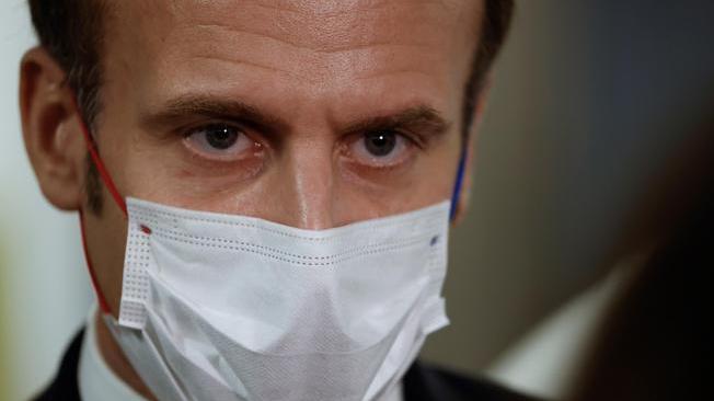 Francia: Macron, 'molto impressionato' da pestaggio polizia