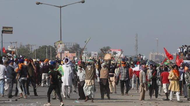 India: marcia dei contadini autorizzata a entrare a Delhi