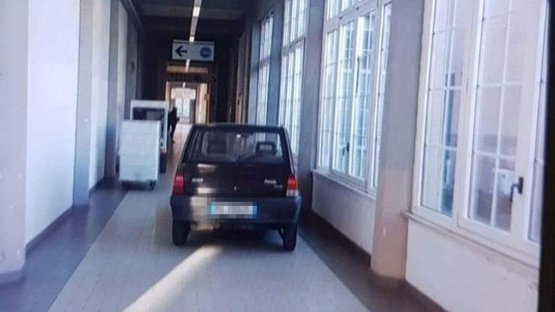 La Panda nel corridoio dell'ospedale nella mattina di venerdì