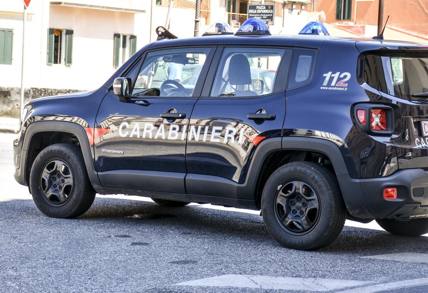 Un'auto dei carabinieri impegnata nei controlli in città