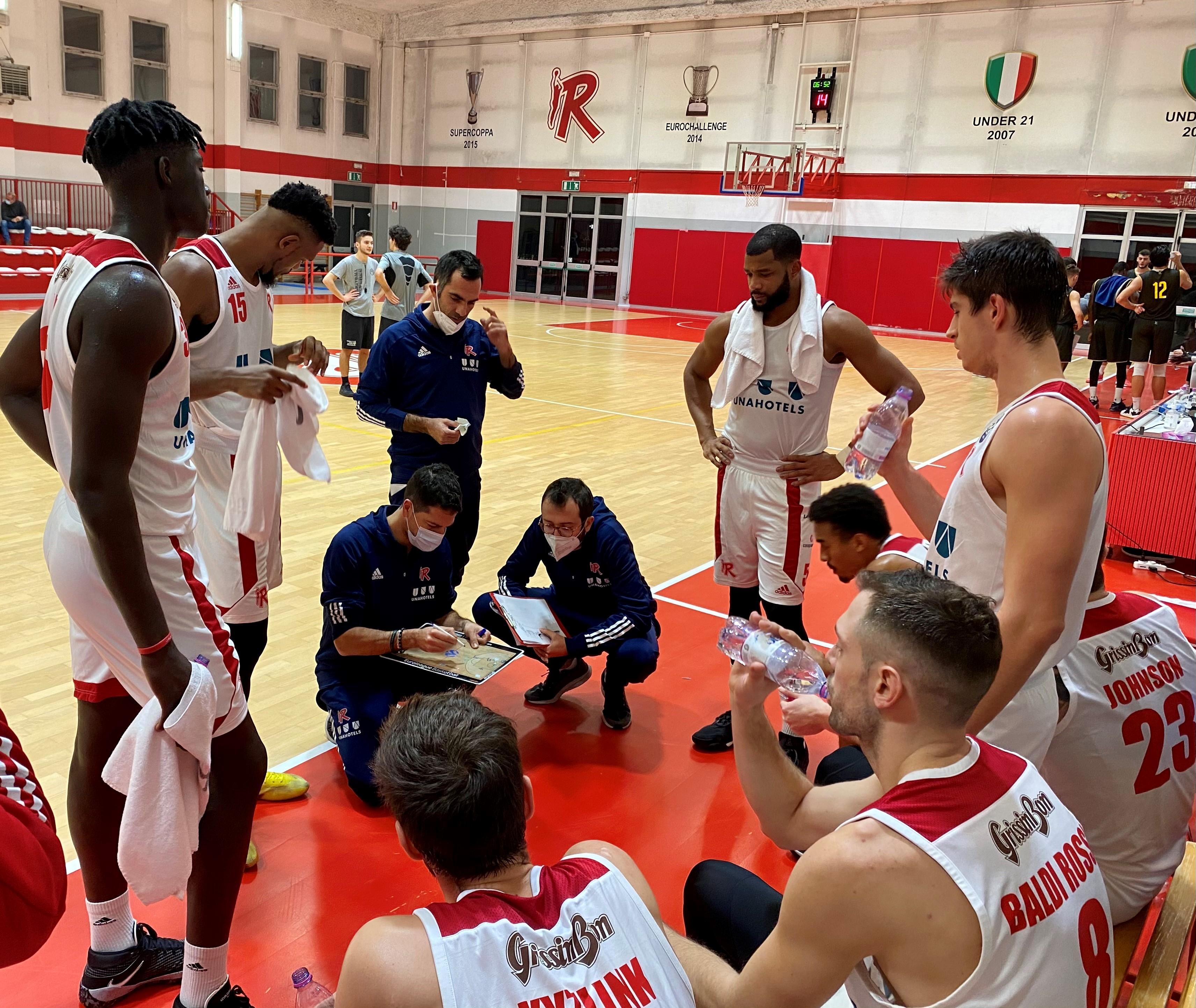 L'Unahotels durante un time out nell'amichevole alla Cassala con Torino