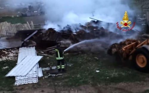 Rogo nelle campagne di Dolianova, distrutto un deposito di attrezzi agricoli